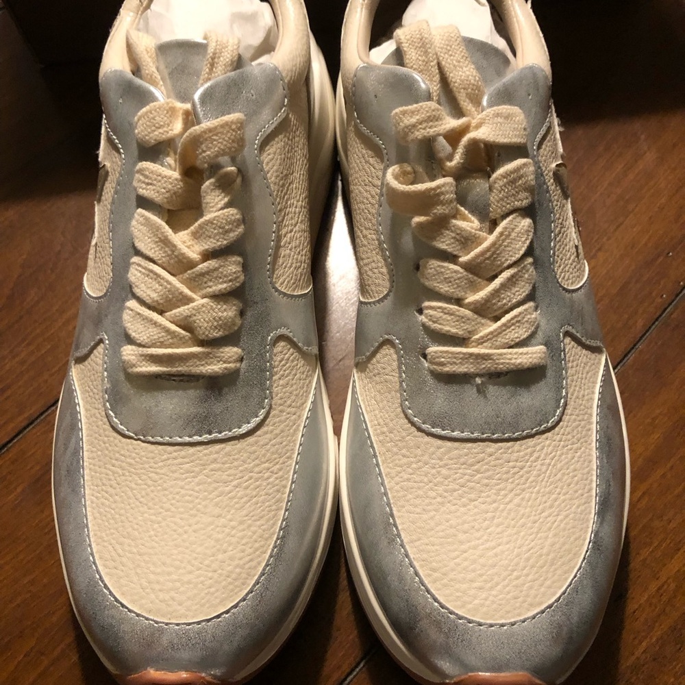 Oasis Society Kaitlyn Sneakers - Silver - Size 7.5